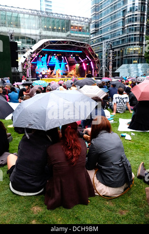 YolanDa Brown si esibisce in Canada Square Gardens, London, Regno Unito Foto Stock