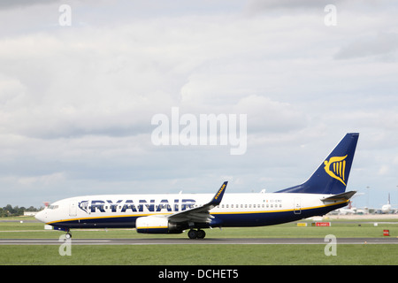 Volo Ryanair in atterraggio a aeroporto di Dublino Foto Stock