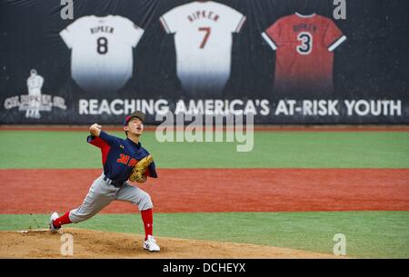 Aberdeen, Maryland, Stati Uniti d'America. 18 Agosto, 2013. Kenta Tanaka (Giappone) piazzole durante il campionato World Series gioco tra il Giappone e ad ovest di Raleigh, NC a Cal Ripken World Series di Aberdeen, Maryland il 18 agosto 2013. Il Giappone ha sconfitto a ovest di Raleigh 11-1 in cinque inning Credito: Scott Serio/eclipse/ZUMAPRESS.com/Alamy Live News Foto Stock