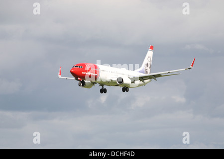 Norwegian airways in atterraggio a Dublino Foto Stock