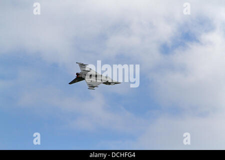 Eastbourne, Regno Unito, 18 agosto 2013,il tifone vola capovolto durante Airbourn Credito: Keith Larby/Alamy Live News Foto Stock