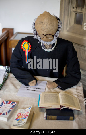 Kettlewell Spaventapasseri Festival estivo dello Yorkshire Foto Stock