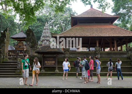 Il tempio principale - La Sacra Foresta delle Scimmie di Padangtegal - Ubud - Bali Foto Stock