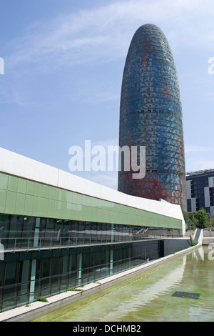 La Torre Agbar, 38-storia grattacielo si trova vicino a Plaça de les Glories, Barcellona, in Catalogna, Spagna, Foto Stock