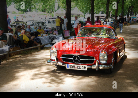 Anni Cinquanta Mercedes Benz 300 SL Gullwing coupe al Classic giorni Schloss Dyck Germania Foto Stock