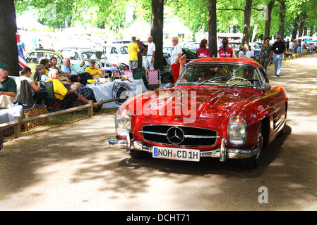 Anni Cinquanta Mercedes Benz 300 SL Gullwing coupe al Classic giorni Schloss Dyck Germania Foto Stock