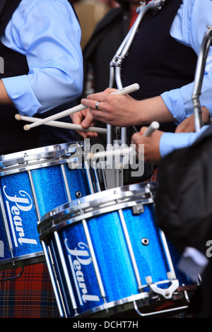 I percussionisti dall Irlanda del Nord il maresciallo di campo Montgomery drumming presso il World Pipe Band Championships a Glasgow Green nel 2013 Foto Stock