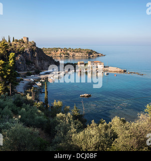 Kardamiyli Harbour, nella parte esterna di Mani, sud del Peloponneso, della Grecia. Foto Stock