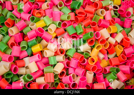 Cibo colorato maccheroni background nel mercato in India Foto Stock