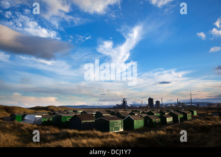 Sud Gare Fishermens capanne e acciaierie, Redcar Foto Stock