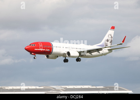 Norwegian airways in atterraggio a Dublino Foto Stock