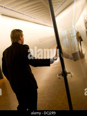 Berlino, Germania. 19 Ago, 2013. Capo del personale della Cancelleria tedesca e il Ministro tedesco per Affari Speciali, Ronald Pofalla, arriva per una sessione della commissione parlamentare di controllo (PKG) presso il Bundestag a Berlino, Germania, 19 agosto 2013. I membri del Parlamento chiederà Pofalla domande riguardanti la National Security Agency (NSA) e ist cooperazione con la Federal Intelligence Service (BND). Foto: RAINER JENSEN/dpa/Alamy Live News Foto Stock