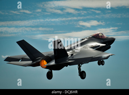 Il Primo la F-35C Lightning II sortie decolla dall'U.S. Navy F-35 Strike Fighter Squadron VFA 101 a Eglin Air Force Base, Fla. Agosto 14. I marinai sono stati sulla stazione per due anni pronti per la giornata avrebbero lanciato un vettore variante dei militari Foto Stock