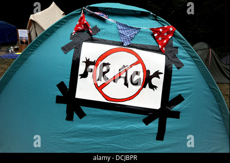 Anti Fracking manifestanti che hanno impostato il campo accanto al sito Cuadrilla a Balcombe Foto Stock