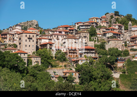 Il villaggio di Dimitsana sul bordo del Lousios gorge, Arcadia, Peloponneso centrale, Grecia. Foto Stock