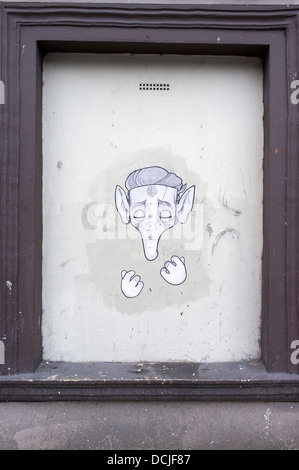 Piccola immagine graffiti di un elefante caratteri tipo testa su una parete Foto Stock