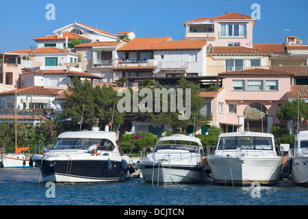 Motor Yacht Porto Rotondo Porto, Sardegna, Italia Foto Stock