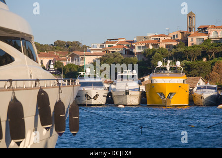 Motor Yacht Porto Rotondo Porto, Sardegna, Italia Foto Stock