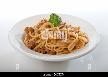 Un singolo servizio di spaghetti alla bolognese. Foto Stock