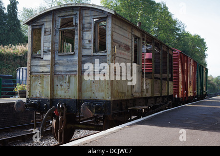 Carbonizzati, fire danneggiato il carrello a New Somerset e Dorset ferroviarie, Midsomer Norton Station Foto Stock