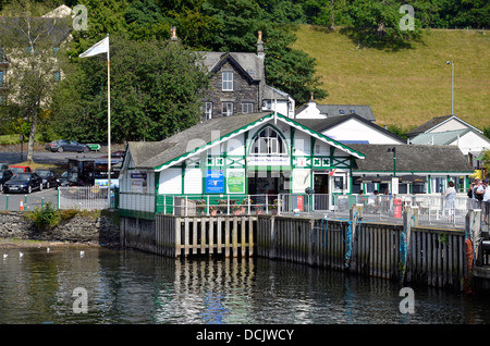 Ambleside Pier sul Lago di Windermere, Parco Nazionale del Distretto dei Laghi - punto di sosta per piroscafi da Bowness. Foto Stock