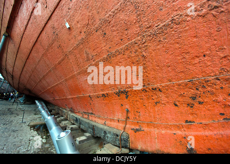 Doppio rivettate piastre di ferro sullo scafo di Isambard Kingdom Brunel della nave a vapore SS Gran Bretagna. Bristol, Inghilterra, Regno Unito. Foto Stock