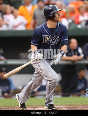 Baltimore, MD, Stati Uniti d'America. 19 Ago, 2013. Tampa Bay Rays secondo baseman Ben Zobrist (18) Guarda il suo successo nel primo inning. Tampa Bay Rays vs Baltimore Orioles a Rigogolo Park a Camden Yards su agosto 19, 2013 a Baltimora, MD. Foto: Mike Buscher/Cal Sport Media © csm/Alamy Live News Foto Stock