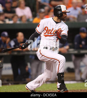 Baltimore, MD, Stati Uniti d'America. 19 Ago, 2013. Baltimore Orioles diritto fielder Nick Markakis (21). Tampa Bay Rays vs Baltimore Orioles a Rigogolo Park a Camden Yards su agosto 19, 2013 a Baltimora, MD. Foto: Mike Buscher/Cal Sport Media © csm/Alamy Live News Foto Stock