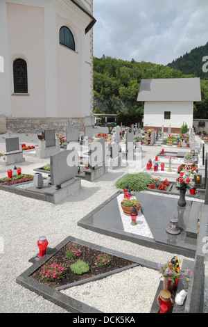 Chiesa di St Margaret in Bohinjska Bela, vicino a Bled, Slovenia in estate Foto Stock