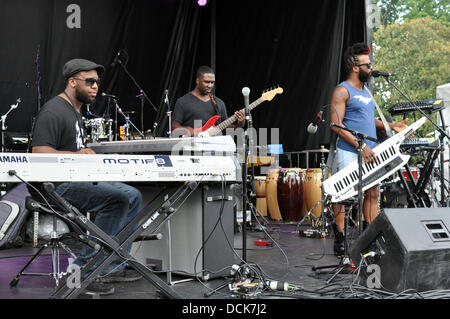 Il 10 agosto 2013 - Richmond, Virginia, Stati Uniti d'America - Jazz Band ROBERT GLASPAR esperimento di eseguire al quarto Annual Richmond Jazz Festival a Maymont Park. (Credito Immagine: © Tina Fultz/ZUMAPRESS.com) Foto Stock