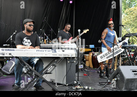 Il 10 agosto 2013 - Richmond, Virginia, Stati Uniti d'America - Jazz Band ROBERT GLASPAR esperimento di eseguire al quarto Annual Richmond Jazz Festival a Maymont Park. (Credito Immagine: © Tina Fultz/ZUMAPRESS.com) Foto Stock