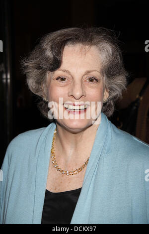 Dana Ivey apertura notturna del gioco di Broadway 'man e ragazzo' alla rotatoria Theatre Company's American Airlines Theatre - Arrivi. La città di New York, Stati Uniti d'America - 08.10.11 Foto Stock