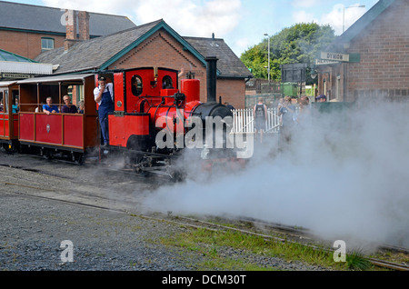 Talyllyn Railway Barclay serbatoio del motore n. 6 'Douglas'. Il motore è anche noto come 'Duncan', Rev. Skarloey Awdrey motore ferroviarie Foto Stock