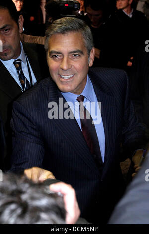 George Clooney arriva a Parigi premiere di 'i discendenti' al cinema UGC Normandie Parigi, Francia - 18.10.11 Foto Stock