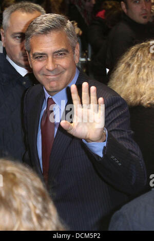 George Clooney arriva a Parigi premiere di 'i discendenti' al cinema UGC Normandie Parigi, Francia - 18.10.11 Foto Stock