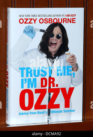 Ozzy Osbourne a sua booksigning per 'Trust me, sto Dr Ozzy' per Barnes and Noble Las Vegas, Nevada - 20.10.11 Foto Stock