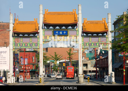 MILLENNIUM GATE PENDER STREET CHINATOWN VANCOUVER BRITISH COLUMBIA CANADA Foto Stock