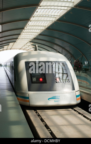 Shanghai Maglev Train o Transrapid di Shanghai, Levitazione magnetica di treno dall'Aeroporto Internazionale di Shanghai Pudong Foto Stock