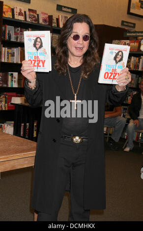 Ozzy Osbourne a sua booksigning per 'Trust me, sto Dr Ozzy' per Barnes and Noble Las Vegas, Nevada - 20.10.11 Foto Stock