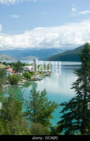 Case sul lago Lago KALAMALKA DELLA COLUMBIA BRITANNICA IN CANADA Foto Stock