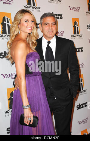 Stacy Keibler, George Clooney quindicesima film di Hollywood Awards Gala - Arrivi presso il Beverly Hilton hotel di Beverly Hills, la California - 24.10.11 Foto Stock