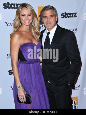 George Clooney e Stacy Keibler quindicesima film di Hollywood Awards Gala - Arrivi presso il Beverly Hilton hotel di Beverly Hills, la California - 24.10.11 Foto Stock