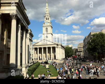 ST MARTINS nei campi di Londra, con Galleria Nazionale a sinistra. Foto Tony Gale Foto Stock