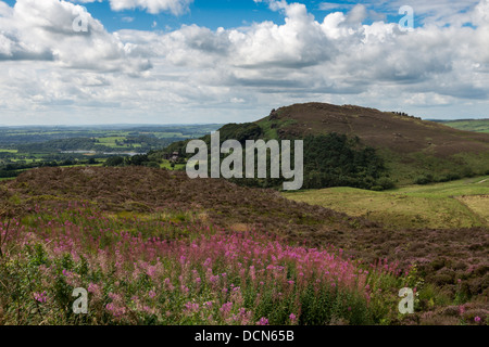 Guardando verso il cloud di gallina e Tittesworth serbatoio dall'Ramshaw rocce, Staffordshire Moorlands Foto Stock