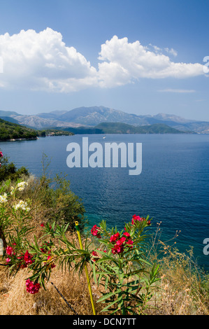 Vista di Lefkas da Spilia, isola di Meganisi, Isole Ionie, Grecia. Foto Stock