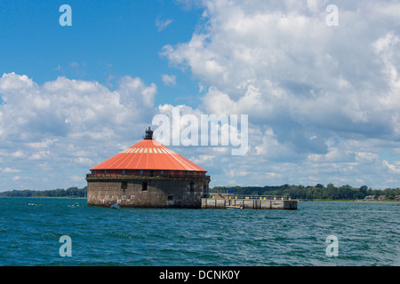 Aspirazione di acqua nel Lago Erie per il colonnello Francis G. Ward Stazione di pompaggio in Buffalo New York Stati Uniti Foto Stock