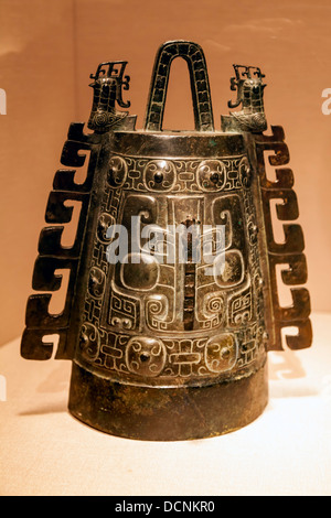 Campana di bronzo, dinastia Shang, 13al XII secolo A.C. Foto Stock