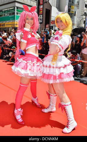 Agosto 3, 2013, Nagoya, Aichi, Giappone : Fraench partecipanti marzo durante il tappeto rosso cerimonia per il 'World Cosplay Summit 2013' a Nagoya, nella prefettura di Aichi, Giappone, il 3 agosto 2013. (Foto di AFLO) Foto Stock