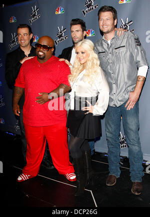 Carson Daly, Adam Levine e Cee Lo Green, Christina Aguilera e Blake Shelton 'Voce' premere giuncata presso i Sony Pictures Studios di Los Angeles, California - 28.10.11 Foto Stock