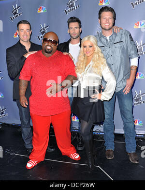 Carson Daly, Adam Levine e Cee Lo Green, Christina Aguilera e Blake Shelton 'Voce' premere giuncata presso i Sony Pictures Studios di Los Angeles, California - 28.10.11 Foto Stock